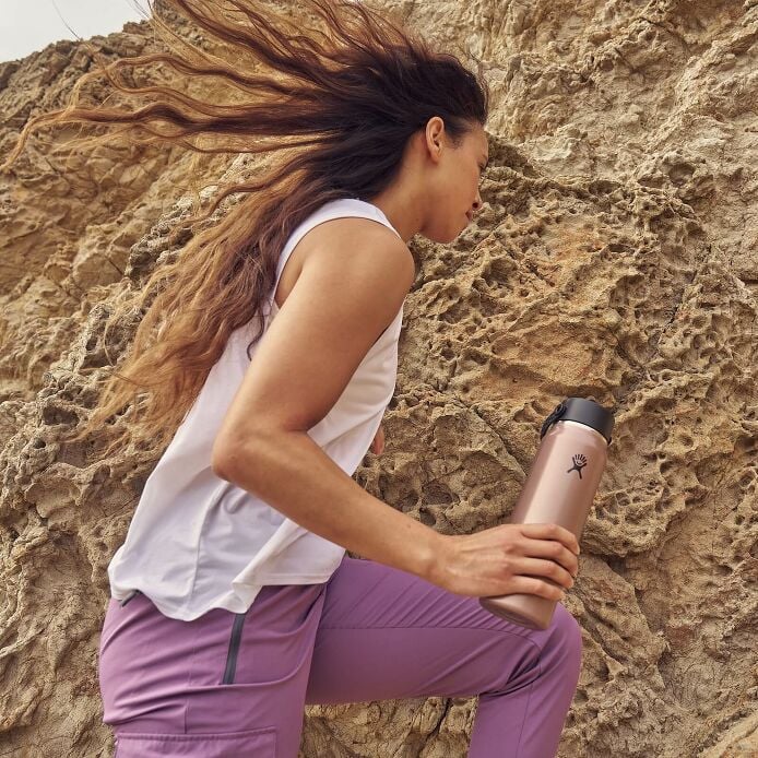 32-oz-lightweight-flex-straw-bottle-j0 hf_s26_lightweight_mcinnis_6946_1_3.jpg