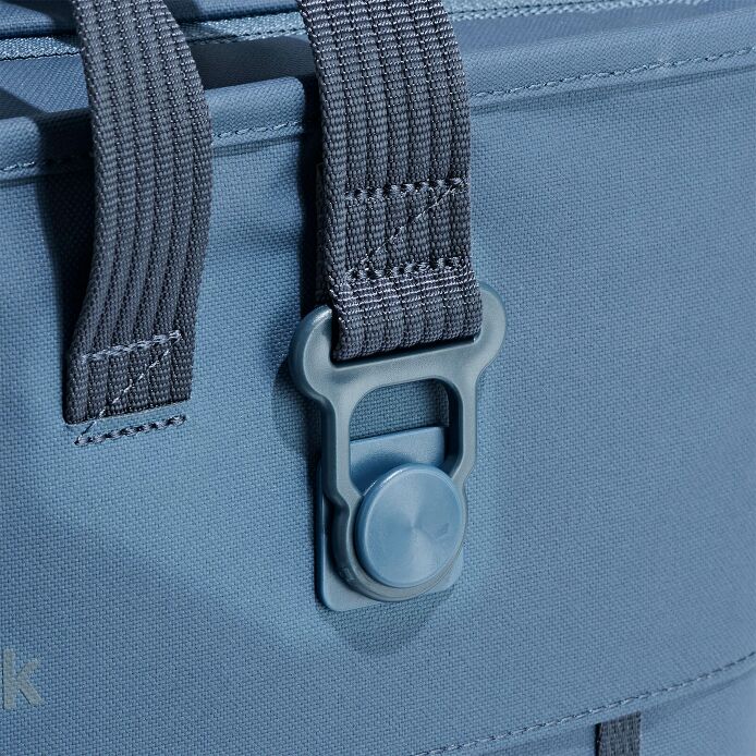 carryouttm-soft-cooler-tote-30-l-y7 250815_hydro_cooler_details_14838_2_7.jpg