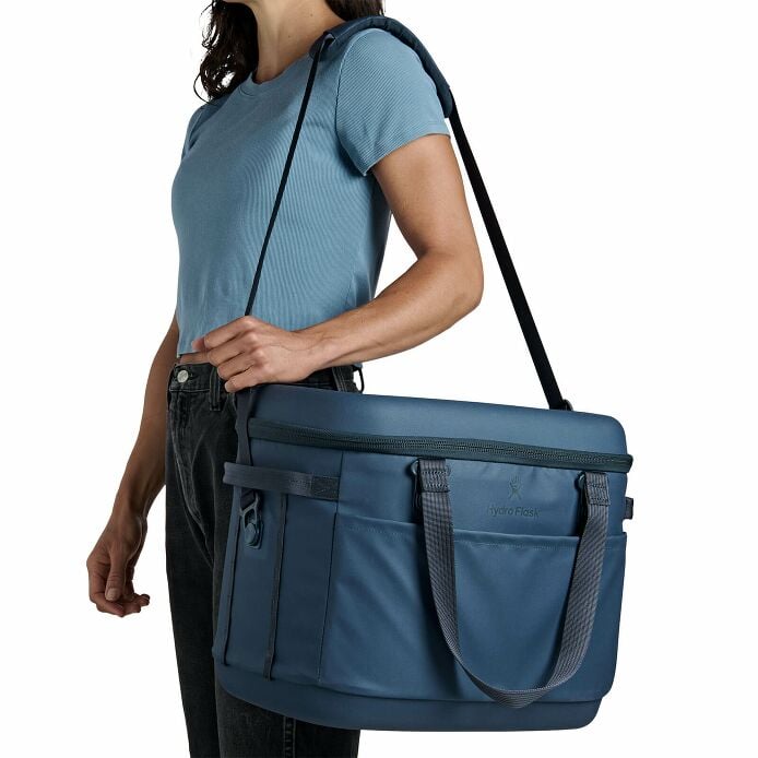 carryouttm-soft-cooler-30-l-v4 250815_hydro_s26_hb_14546_5.jpg