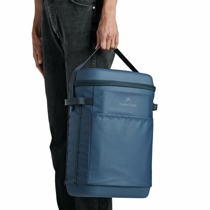 carryouttm-backpack-22-l-u6 250815_hydro_s26_hb_14597_6.jpg