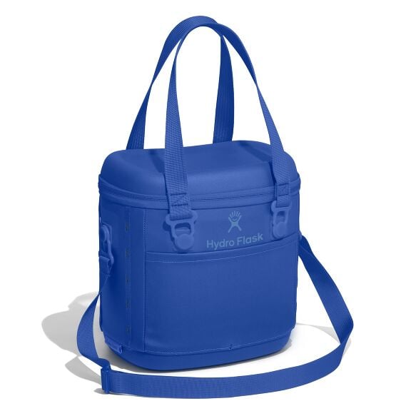 carryouttm-soft-cooler-10-l-w6 6pco382_carryout_cooler_10l_capri_blue_angled_1.jpg
