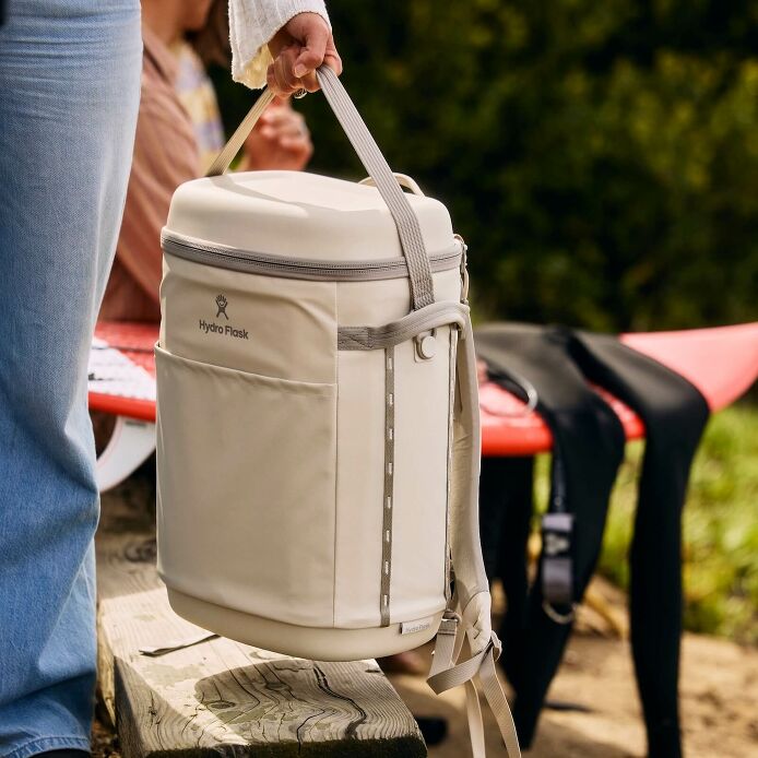 carryouttm-backpack-22-l-u6 hf_carryout_bouwer_d1_l1_torrey_pines_lifestyle_1444_2.jpg