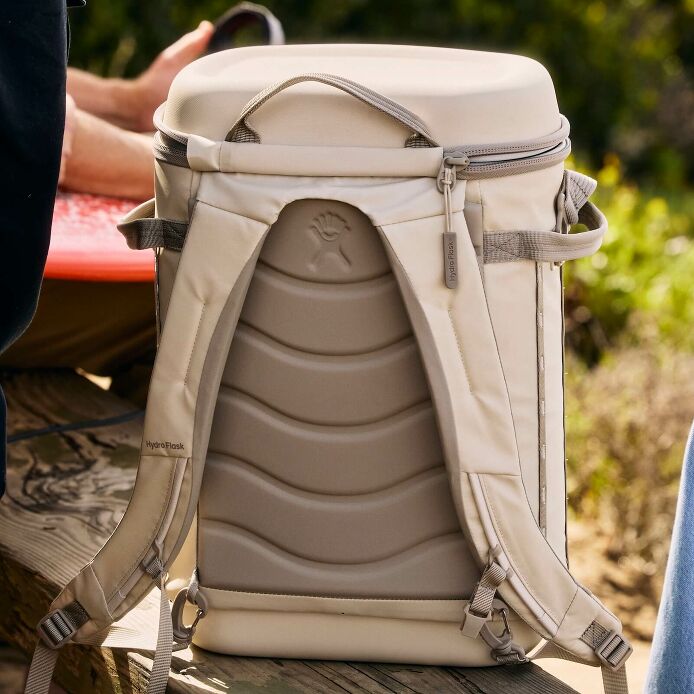 carryouttm-backpack-22-l-u6 hf_carryout_bouwer_d1_l1_torrey_pines_lifestyle_1841_3.jpg