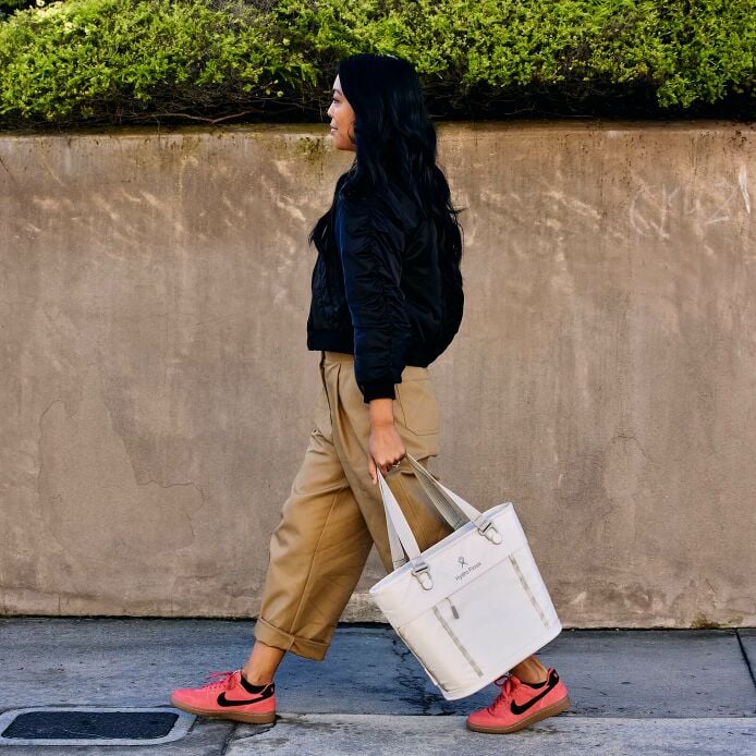carryouttm-soft-cooler-tote-10-l-w7 hf_carryout_bouwer_d2_l1_stone_steps_0131_3.jpg