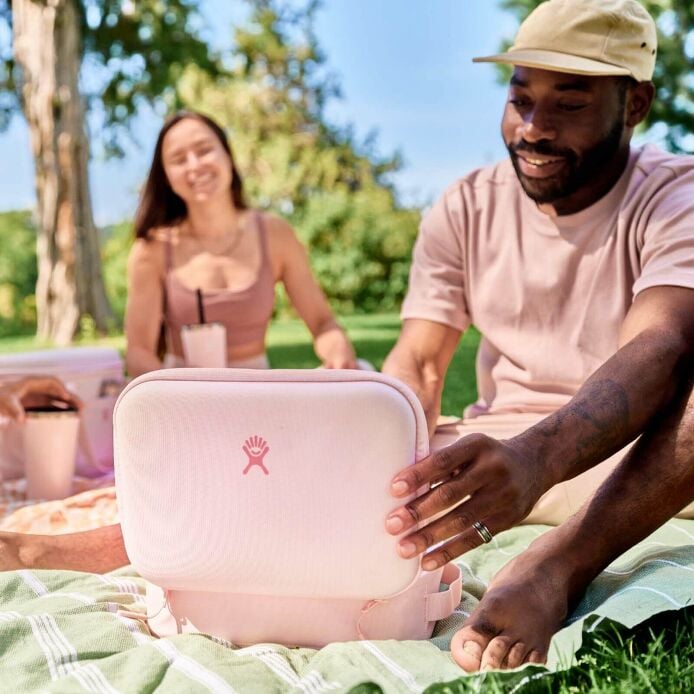 5-l-carry-outtm-lunch-box-t2 hf_s24_trillium_45_1.jpg