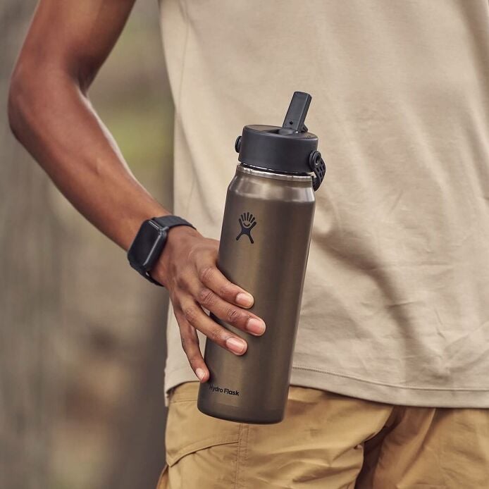 32-oz-lightweight-flex-straw-bottle-j0 hf_s26_lightweight_mcinnis_6345_2_3.jpg