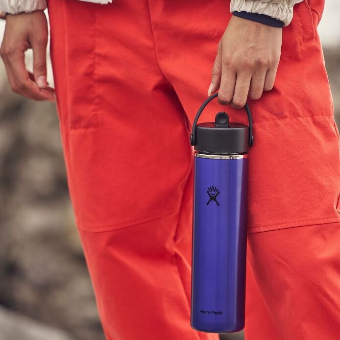 24-oz-lightweight-flex-straw-bottle-w8 hf_s26_lightweight_mcinnis_7443_3.jpg