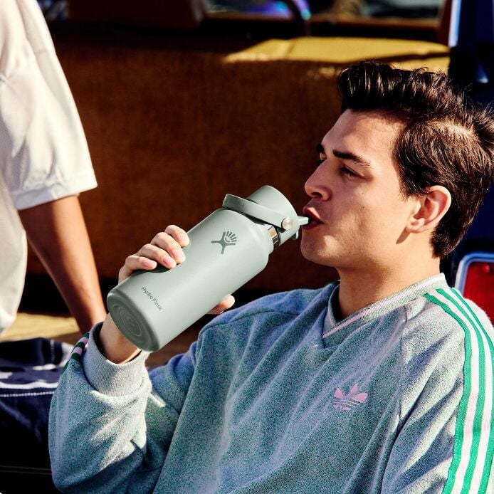 32-oz-wide-mouth-with-flex-straw-cap-n7 s25_tailgating_brouwer_exp-2028-06-01_04-6336_1__5.jpg